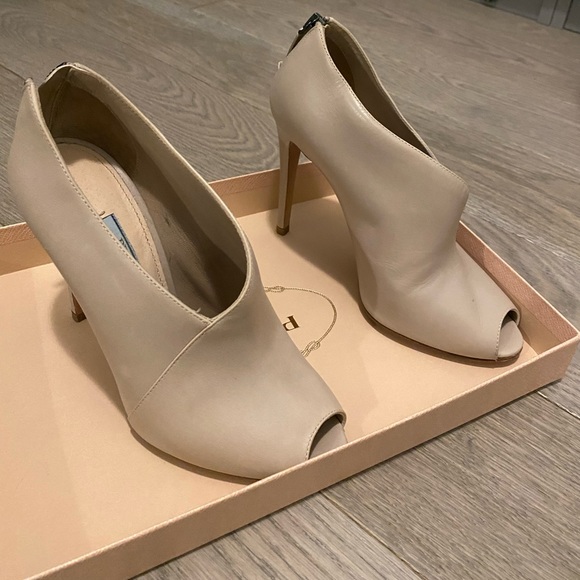 PRADA creme open toe mules - Picture 6 of 8